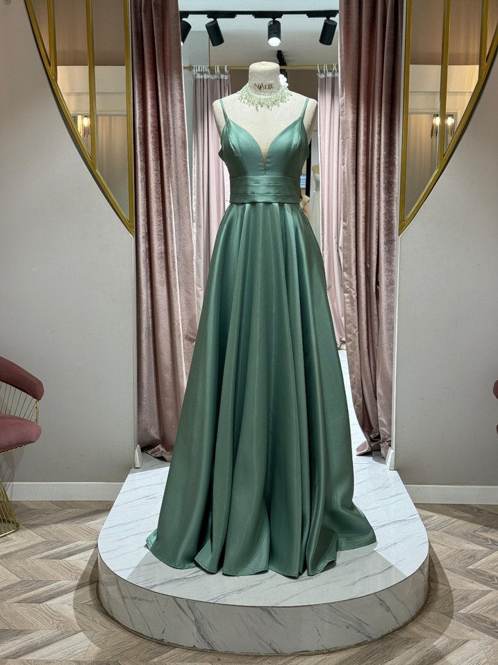 Uzun Siyah Nakışlı Gotik Abiye - Görsel 4