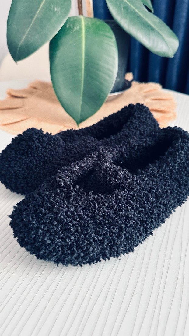 Siyah Kadın Peluş Cırt Cırtlı Terlik - Görsel 4