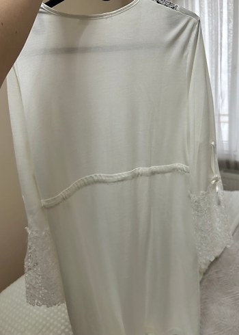 Beyaz Dantel Detaylı Kadın Sabahlık - Görsel 3