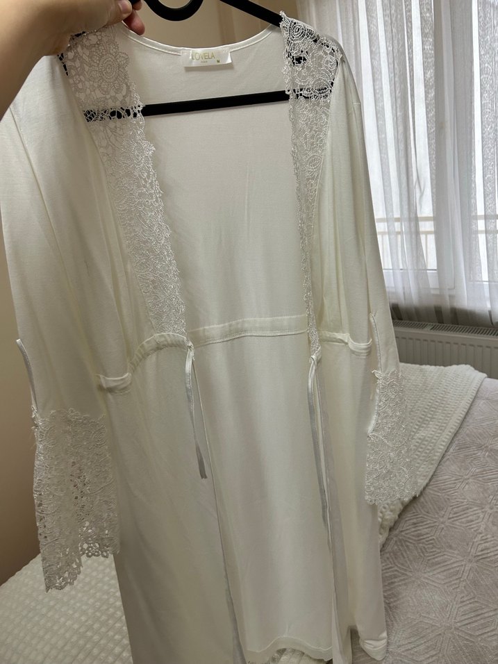 Beyaz Dantel Detaylı Kadın Sabahlık - Görsel 2