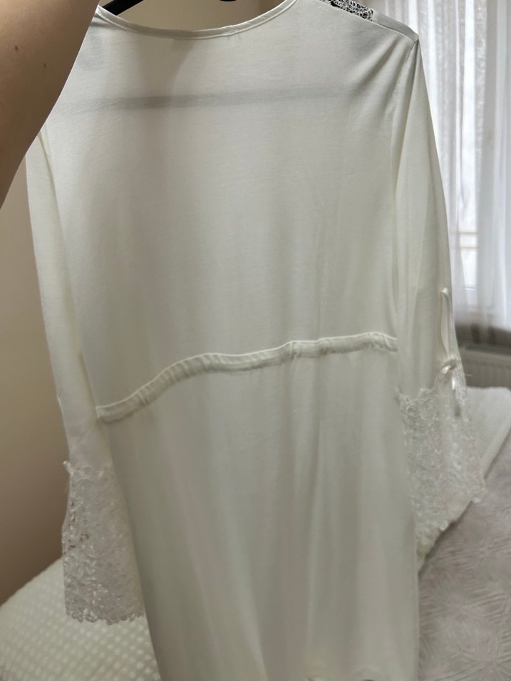 Beyaz Dantel Detaylı Kadın Sabahlık - Görsel 3