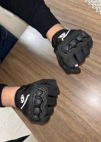 Dokunmatik özellikli motorcu eldiveni - Görsel 3