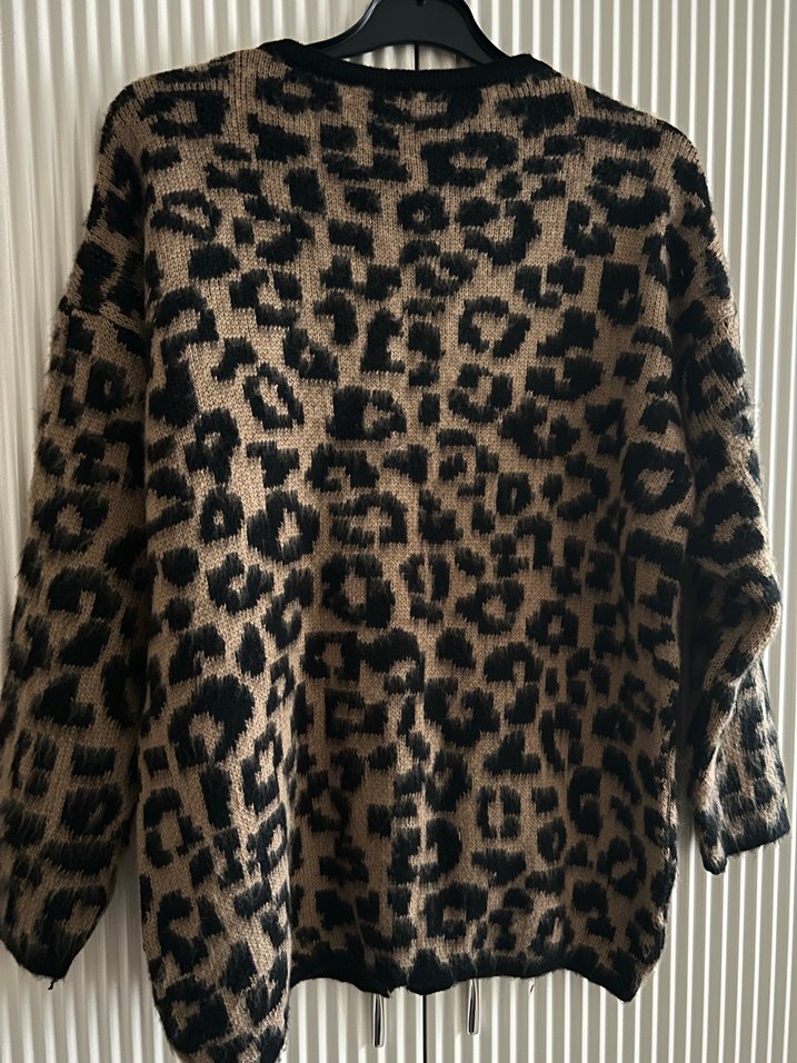 Leopar Desenli Düğmeli Kadın Hırka - Görsel 2