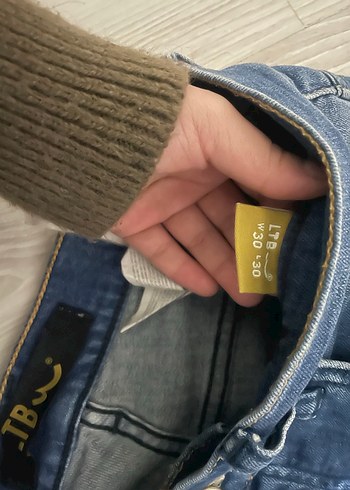 Düğmeli Kısa Mavi Denim Şort - Görsel 2