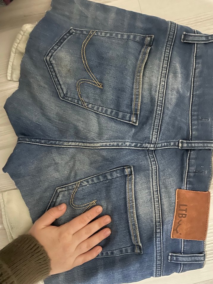 Düğmeli Kısa Mavi Denim Şort - Görsel 3