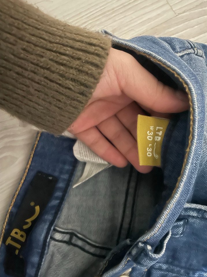 Düğmeli Kısa Mavi Denim Şort - Görsel 2