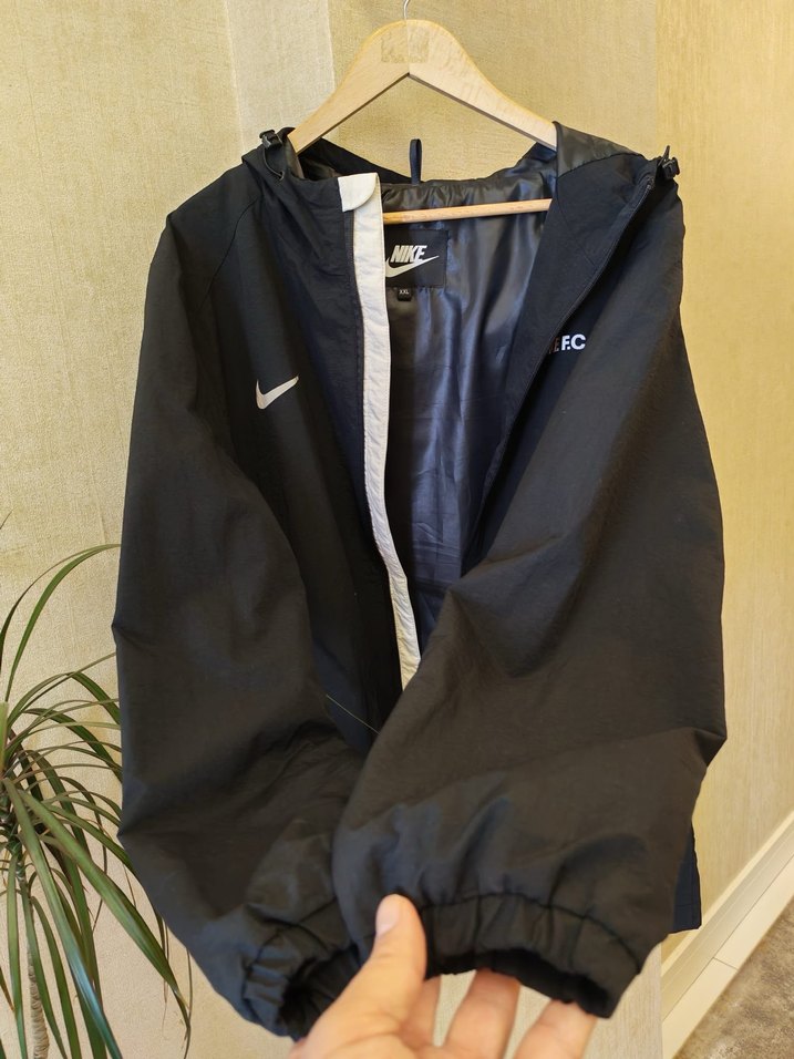 Nike Siyah Kapüşonlu Erkek Yağmurluk/Rüzgarlık - Görsel 4