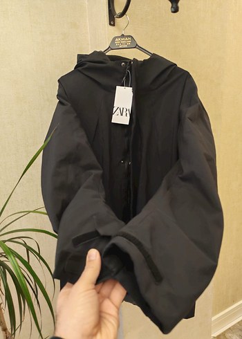 Zara Marka Siyah Kapüşonlu Erkek Mont - Görsel 2