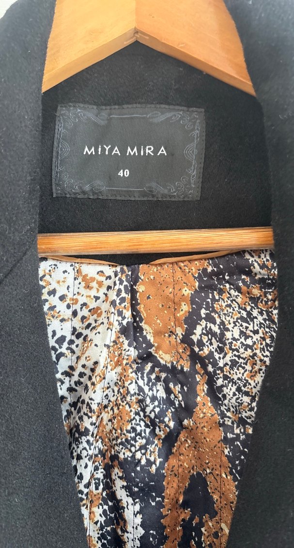 Siyah Düğmeli Uzun Kaban - Görsel 3