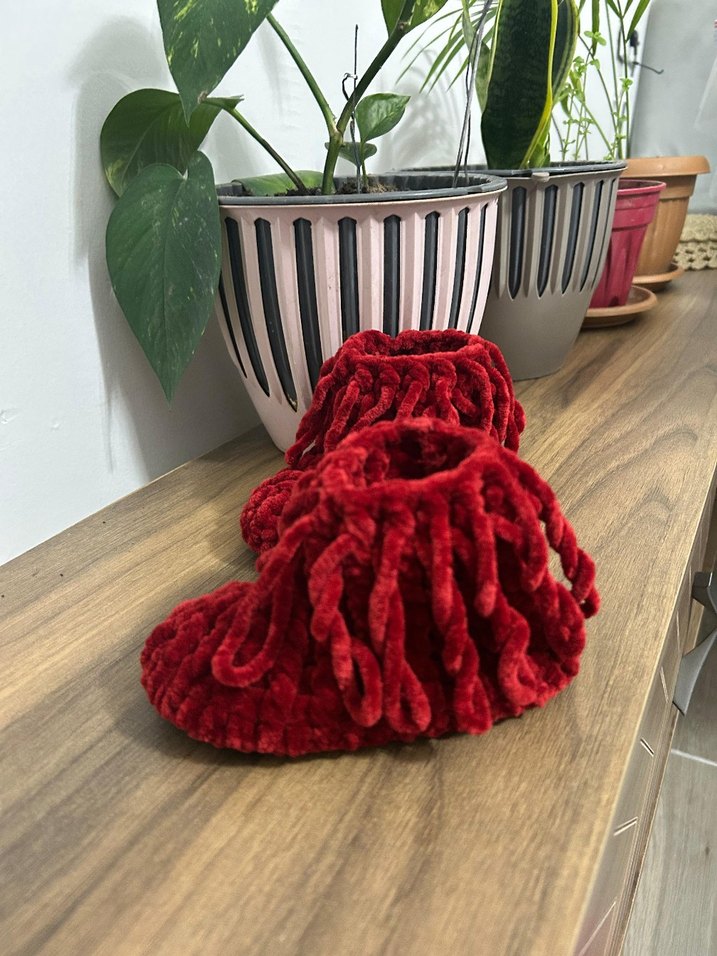 Kız Çocuk Kırmızı Örme Bohem Ev Botu - Görsel 2