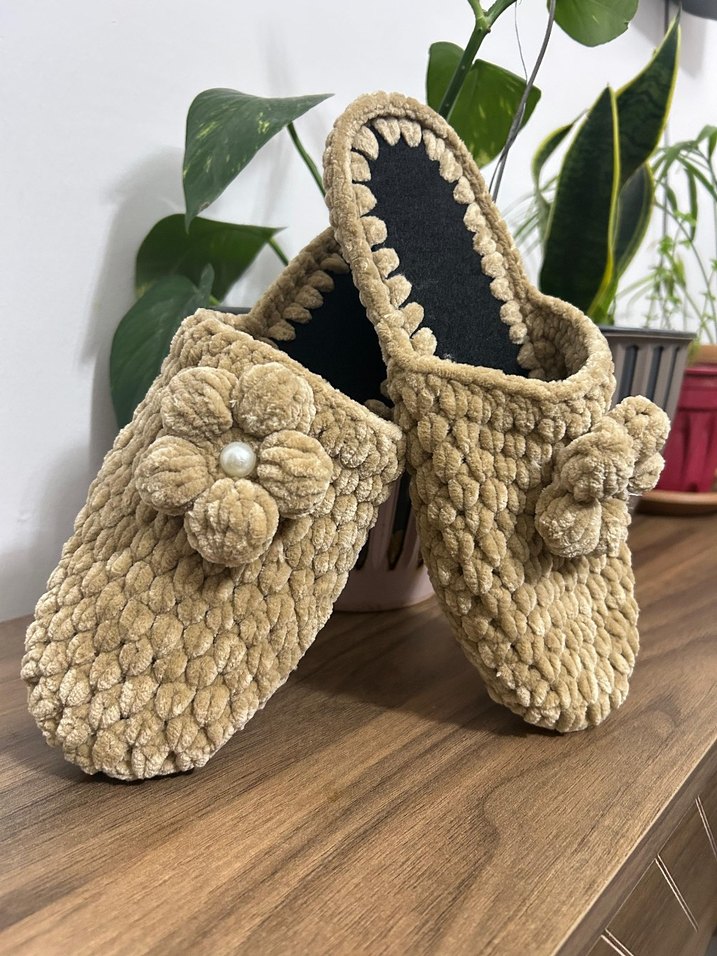 Kadın Örgü Ev Terliği Çiçek ve İnci Detaylı - Görsel 3