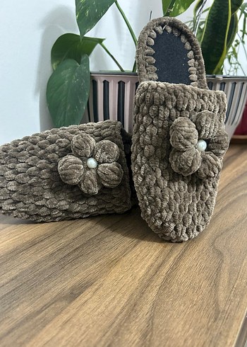 Çiçek Detayli İnci Detaylı Kadın Örgü Ev Terliği - Görsel 2