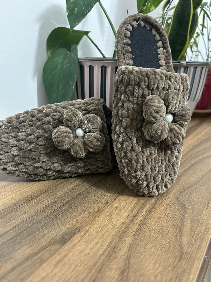 Çiçek Detayli İnci Detaylı Kadın Örgü Ev Terliği - Görsel 2