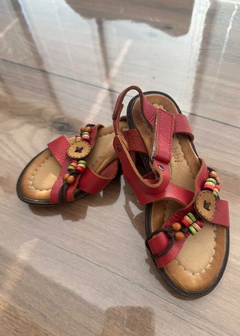 Kız Çocuk Deri Kırmızı Bohem Nakışlı Sandalet - Görsel 3