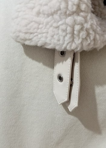 Kürk Detaylı Beyaz Kadın Kışlık Mont - Görsel 3