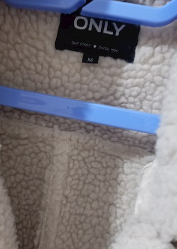 Kürk Detaylı Beyaz Kadın Kışlık Mont - Görsel 5