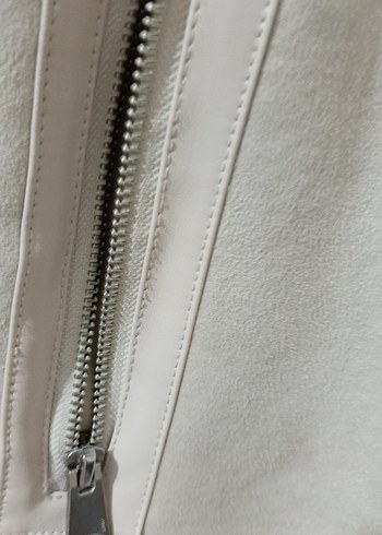 Kürk Detaylı Beyaz Kadın Kışlık Mont - Görsel 2