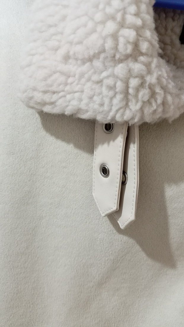 Kürk Detaylı Beyaz Kadın Kışlık Mont - Görsel 3