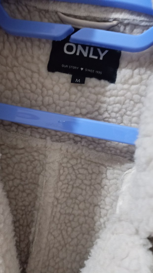 Kürk Detaylı Beyaz Kadın Kışlık Mont - Görsel 5