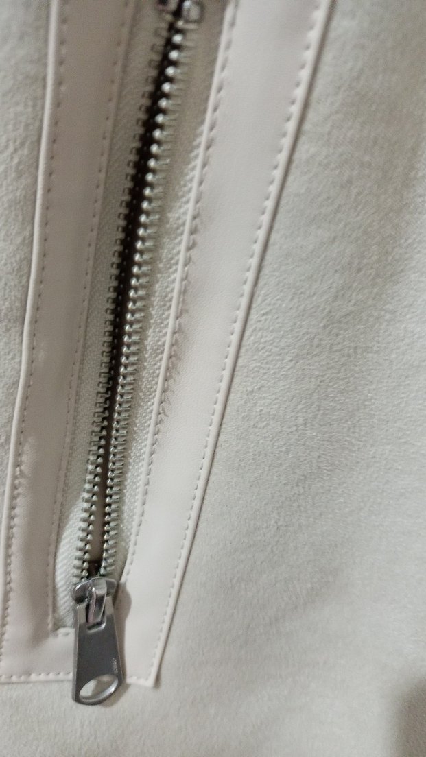 Kürk Detaylı Beyaz Kadın Kışlık Mont - Görsel 2