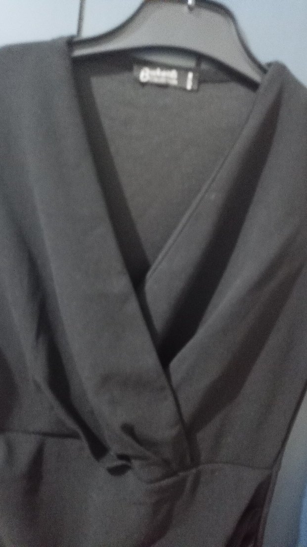 V Yaka Siyah Drapeli Midi Kadın Elbise - Görsel 5