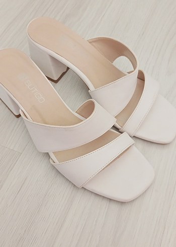 Beyaz Minimalist Blok Topuklu Kadın Sandalet - Görsel 4