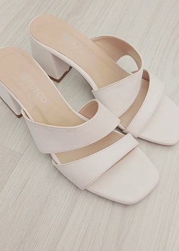 Beyaz Minimalist Blok Topuklu Kadın Sandalet - Görsel 3