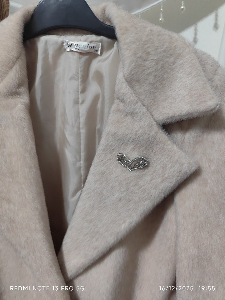 Bej Kadın Uzun Kollu Kürklü Klasik Kaban - Görsel 2