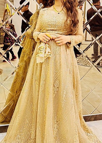 Altın Renk Uzun Kollu İşlemeli Nişan Elbisesi - Görsel 2