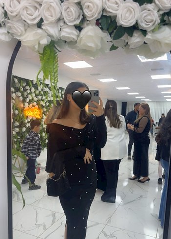 Boncuk Detaylı Siyah Uzun Kollu V Yaka Elbise - Görsel 2