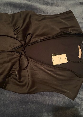 Siyah dekolteli Mini saten elbise - Görsel 3