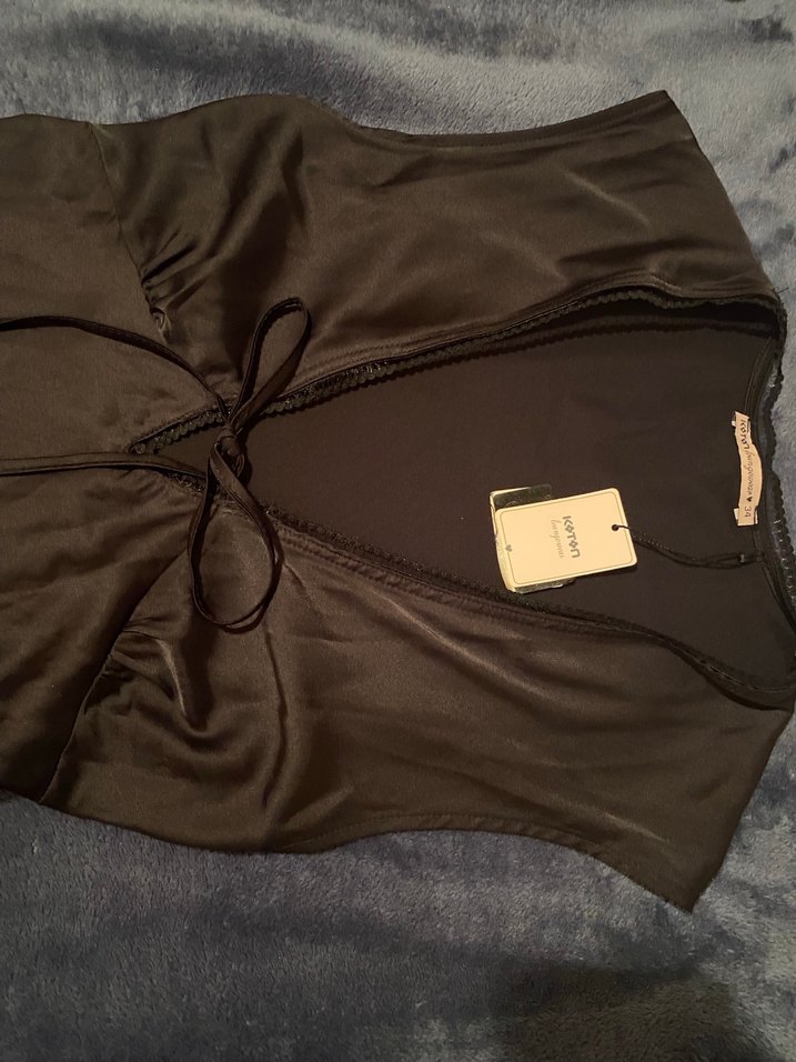 Siyah dekolteli Mini saten elbise - Görsel 3