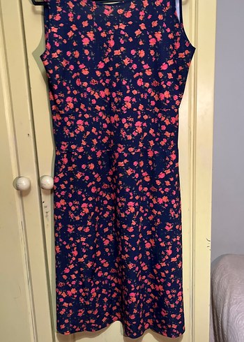 Çiçek Desenli Midi V Yaka Kolsuz Elbise - Görsel 2