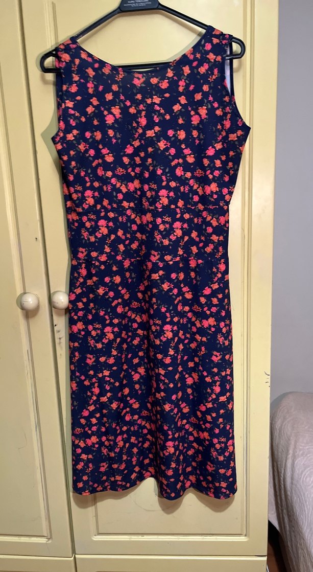 Çiçek Desenli Midi V Yaka Kolsuz Elbise - Görsel 2