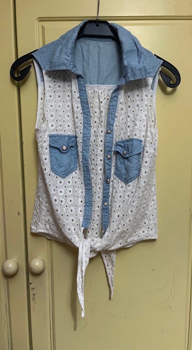 Düğmeli Kot Detaylı Kolsuz Mini Gömlek - Görsel 2