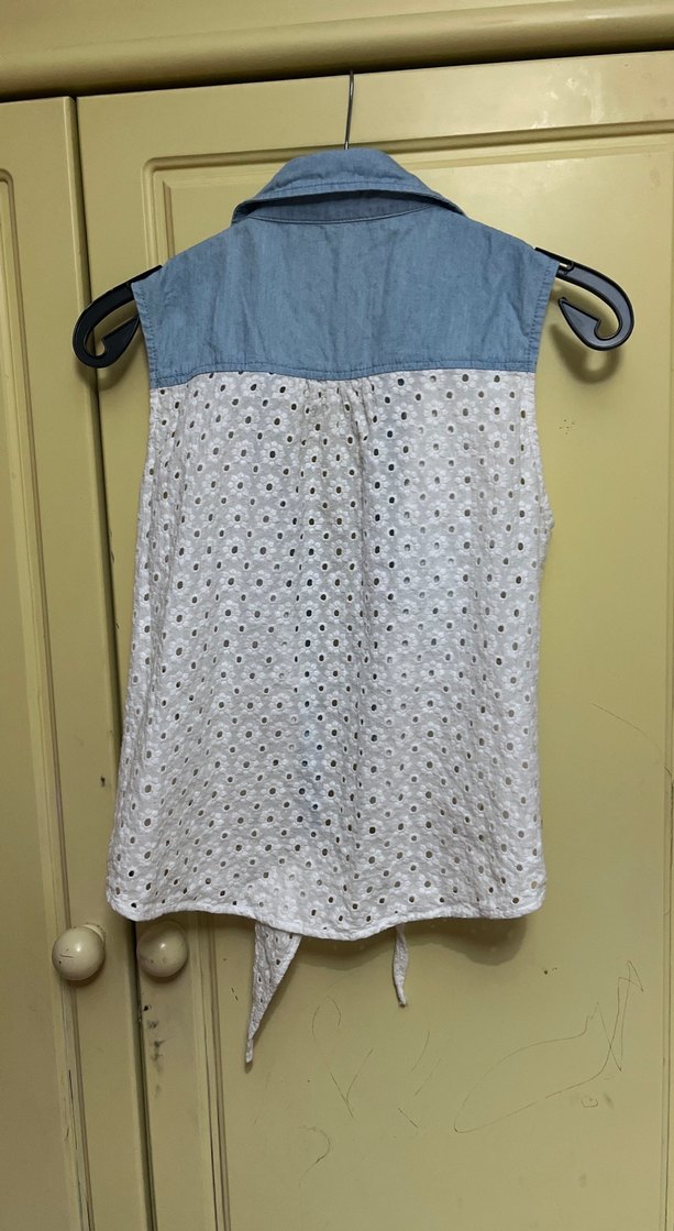 Düğmeli Kot Detaylı Kolsuz Mini Gömlek - Görsel 3