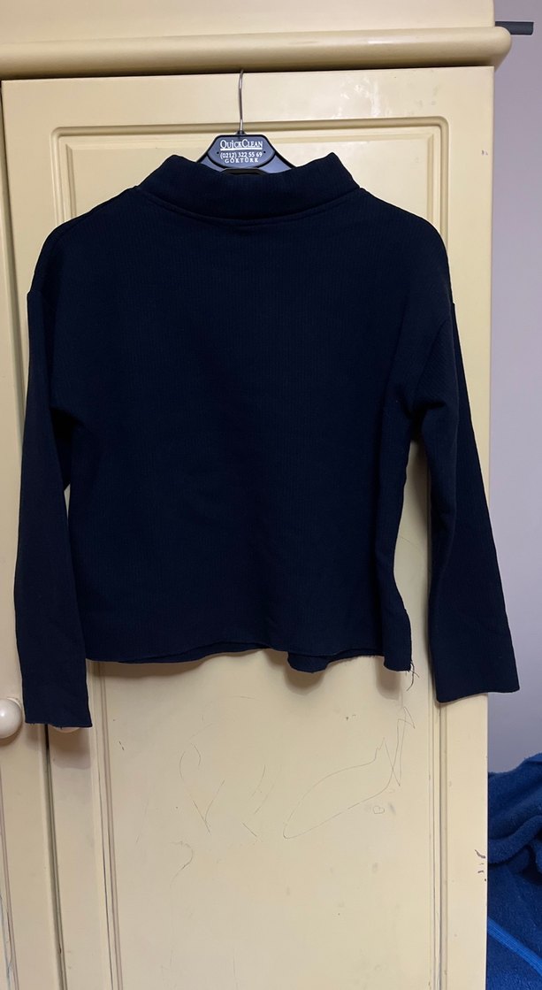 Siyah Yüksek Yaka Kadın Sweatshirt - Görsel 2