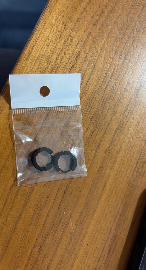 2 çift halka, 1 çift taşlı, bir çift taşsız erkek küpe - Görsel 2