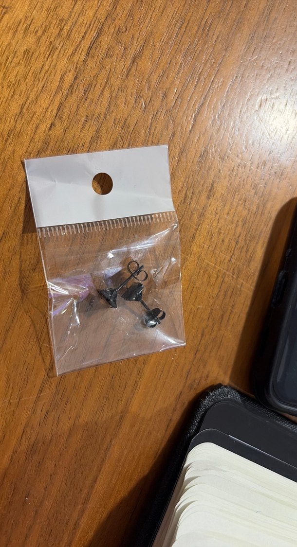 2 çift halka, 1 çift taşlı, bir çift taşsız erkek küpe - Görsel 5