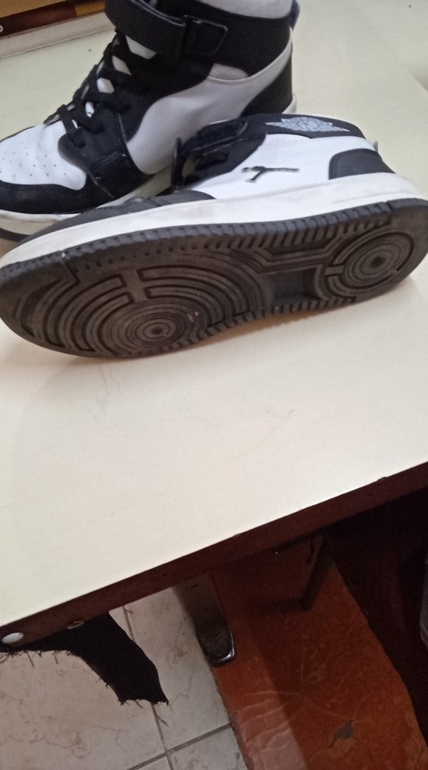 Beyaz Siyah Bağcıklı Basketbol Ayakkabısı - Görsel 3