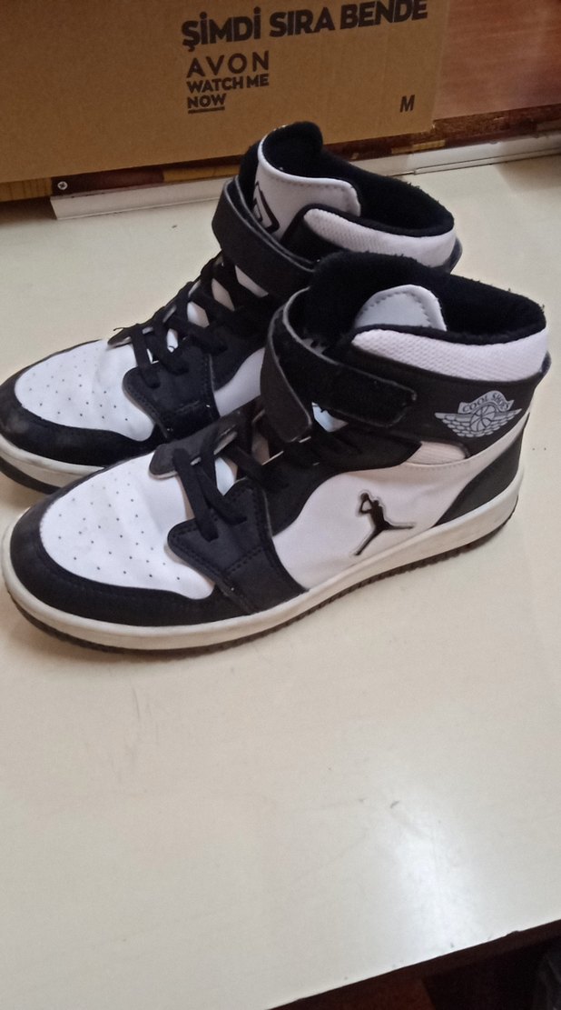 Beyaz Siyah Bağcıklı Basketbol Ayakkabısı - Görsel 2