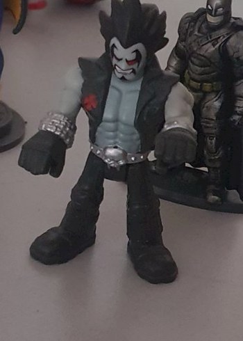 Gri Tonlarda Orijinal Lisanslı 8 Cm Boyutunda DC Lobo Figürü