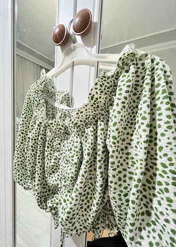 Yeşil Leopar Desenli Kısa Keten Bluz - Görsel 2