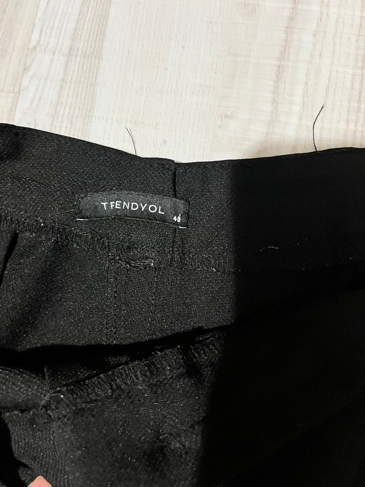 Kadın Siyah Piliseli Normal Boy Kumaş Pantolon - Görsel 3