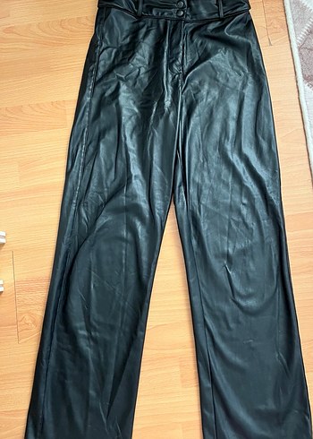 Kadın Siyah Parlak Deri Kemerli Pantolon - Görsel 4