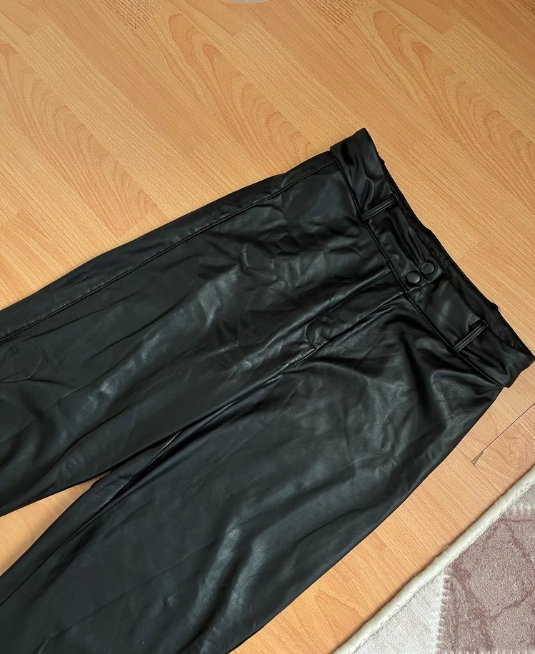 Kadın Siyah Parlak Deri Kemerli Pantolon - Görsel 5