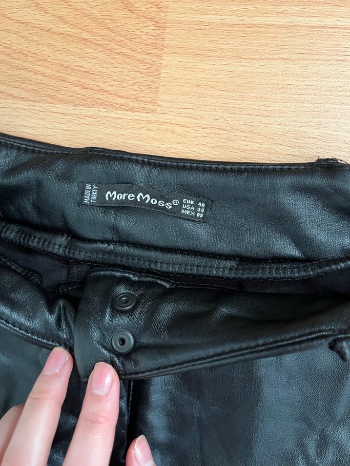 Kadın Siyah Parlak Deri Kemerli Pantolon - Görsel 2