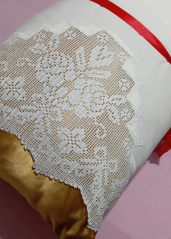 Beyaz Nakışlı Saten Detaylı Yastık - Görsel 3