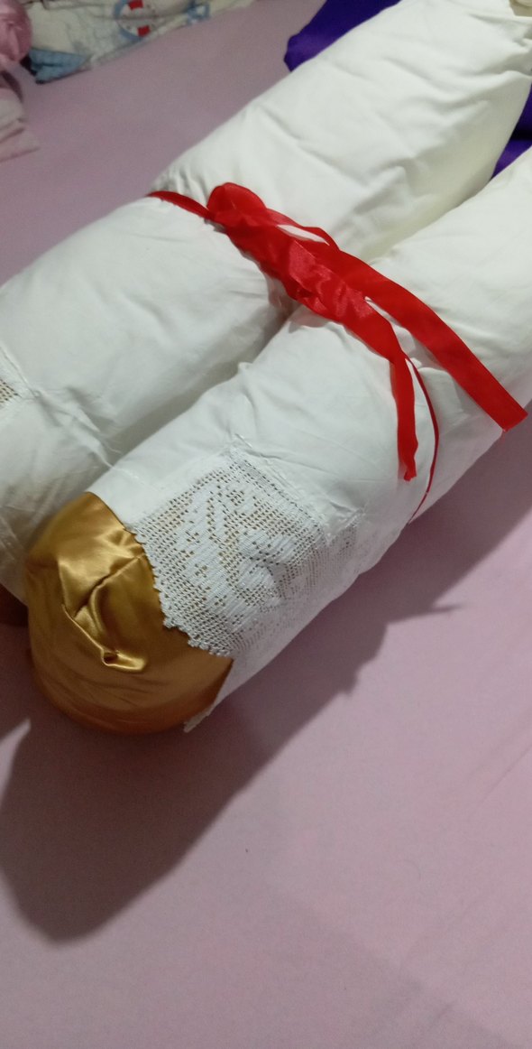 Beyaz Nakışlı Saten Detaylı Yastık - Görsel 4