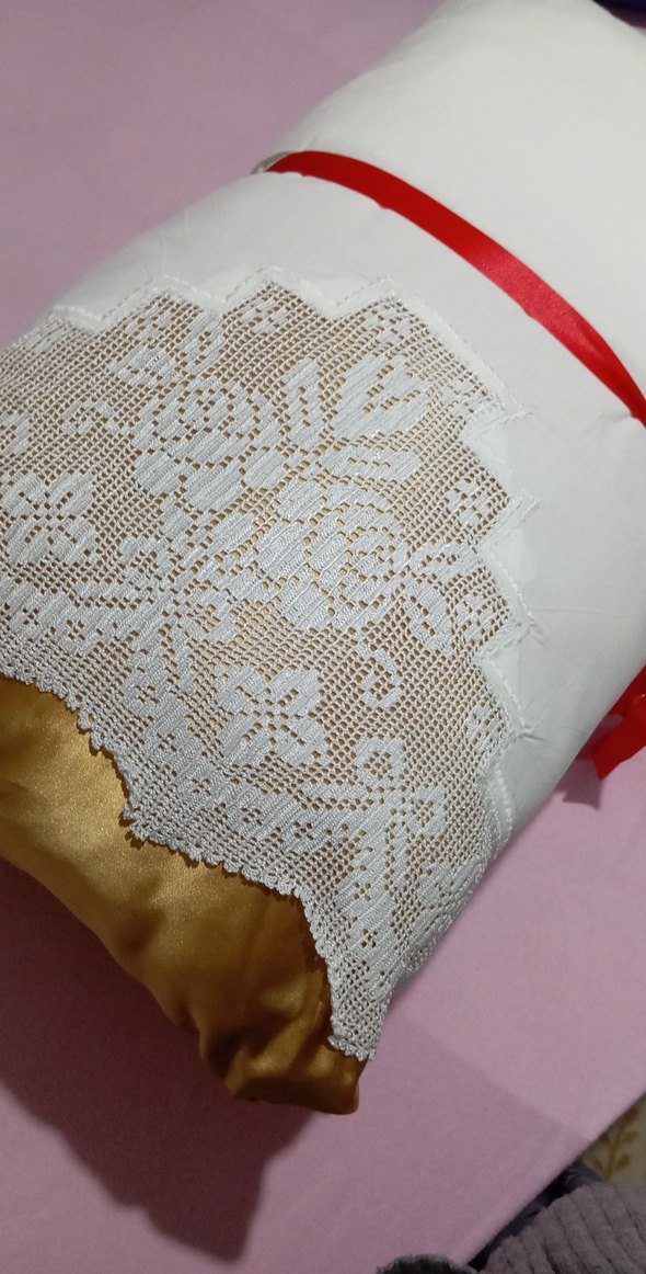 Beyaz Nakışlı Saten Detaylı Yastık - Görsel 3